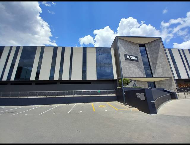 1,267M² OFFICE TO LET IN BRYANSTON
